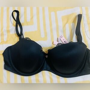 Victoria Secret 36 DD Elegant Black Lace Trim Bra